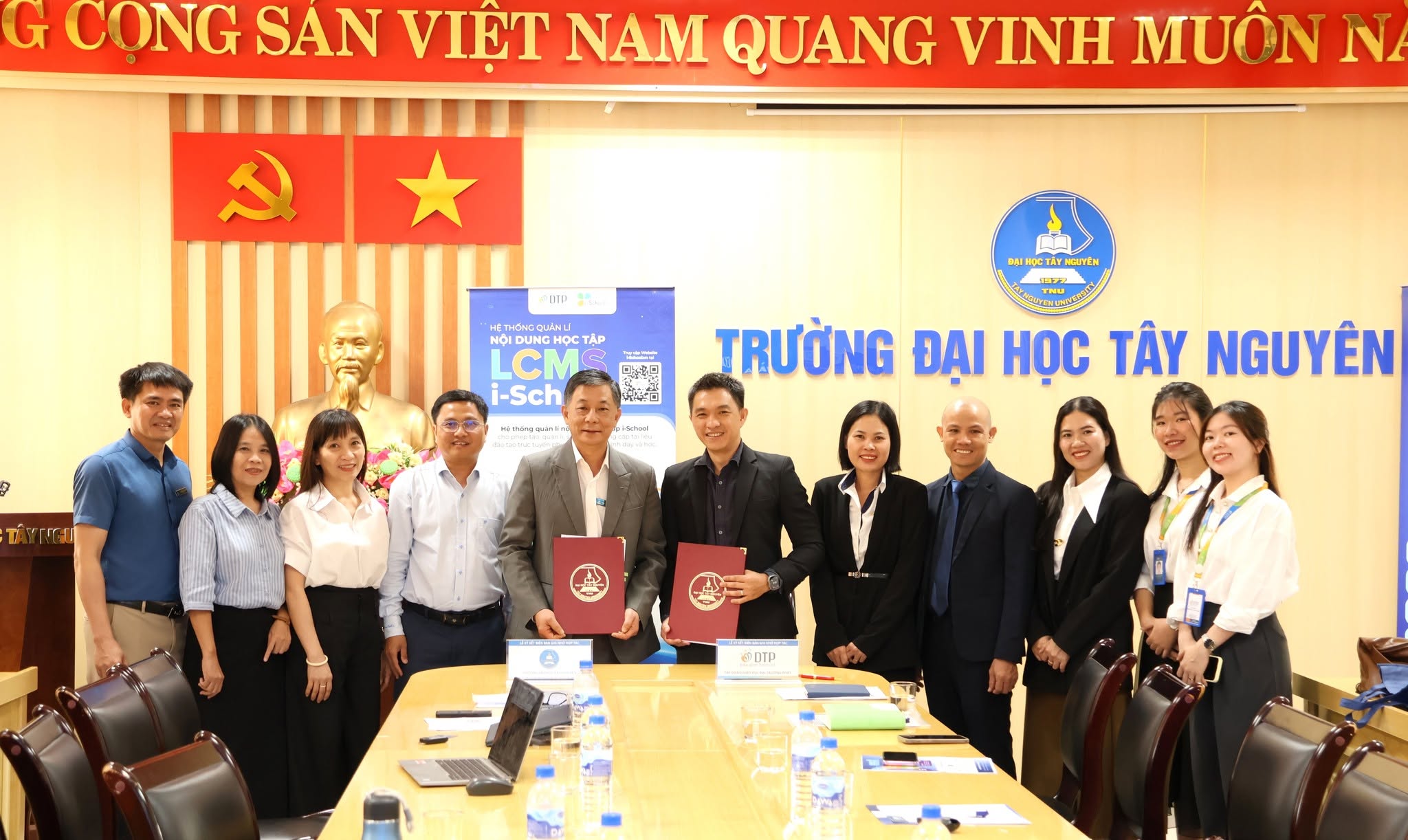 Đại diện Trường Đại học Tây Nguyên và DTP Group tại lễ ký kết hợp tác.